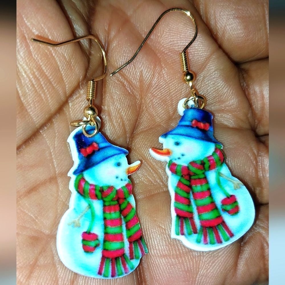Super cute festive holiday earrings